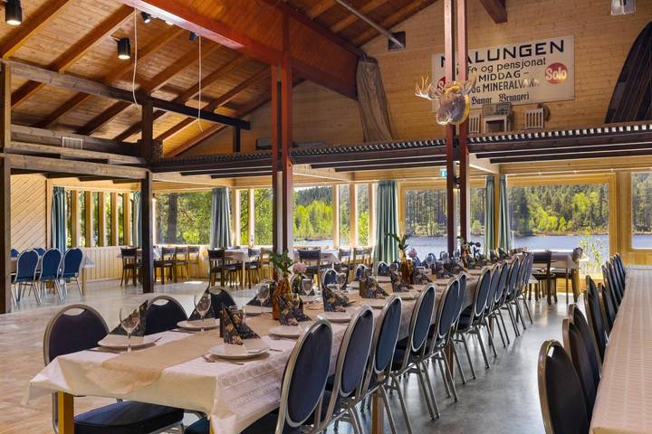 Resort for 50 personer, med terrasse og hage i Norge