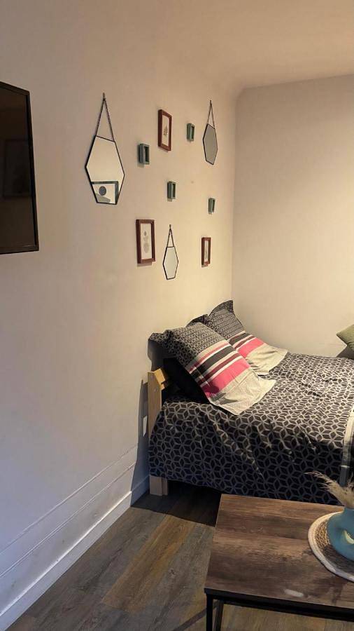 Appartement entier, One-Bedroom Apartment in Élancourt, Yvelines