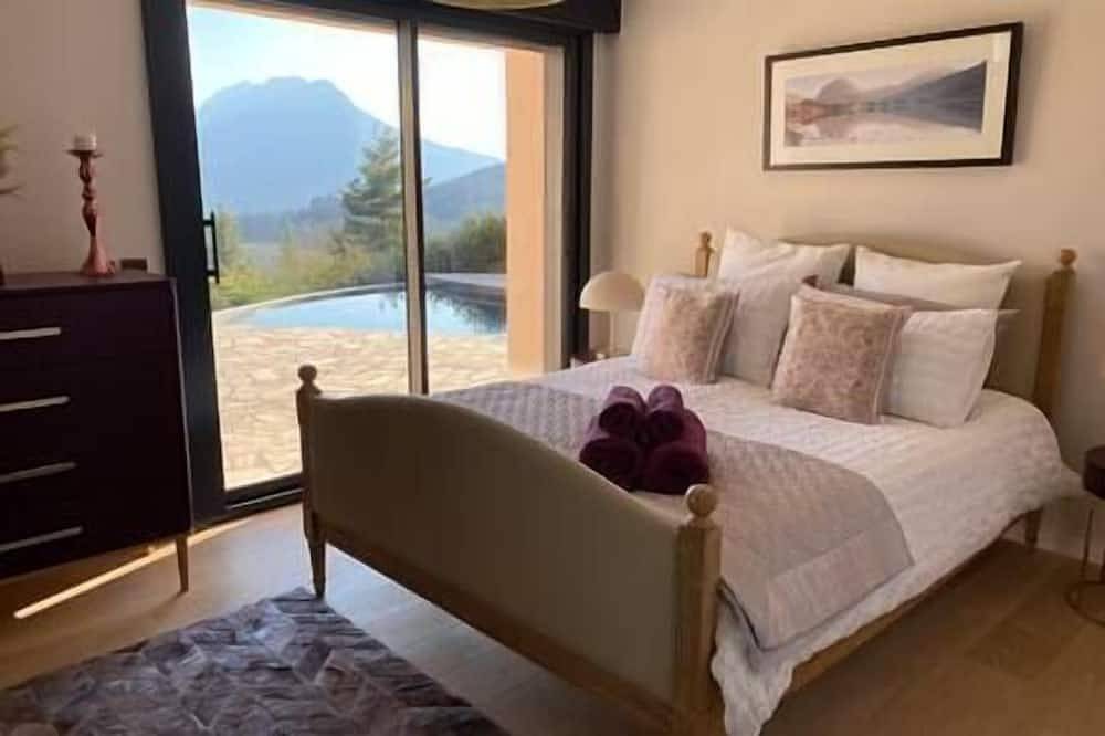 Talloires Infinity Villa in Talloires-Montmin, Région d'Annecy