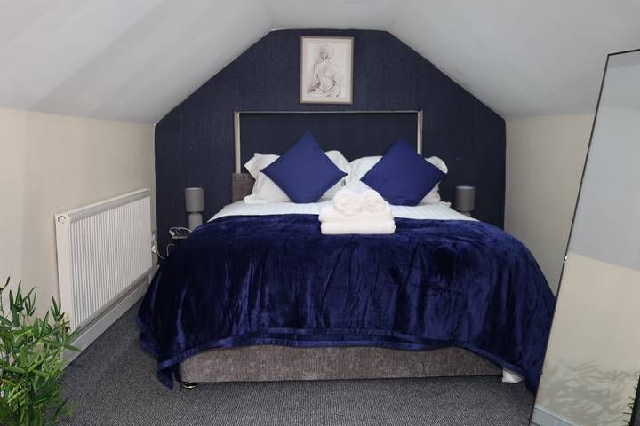 Nottingham 5-Br, Sleeps 11 w/ Garden & Parking in Nottingham, East Midlands