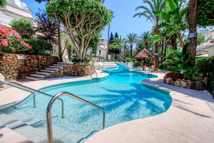Gîte pour 12 personnes, avec balcon ainsi que bassin pour enfant et jacuzzi, adapté aux familles à Marbella - 2