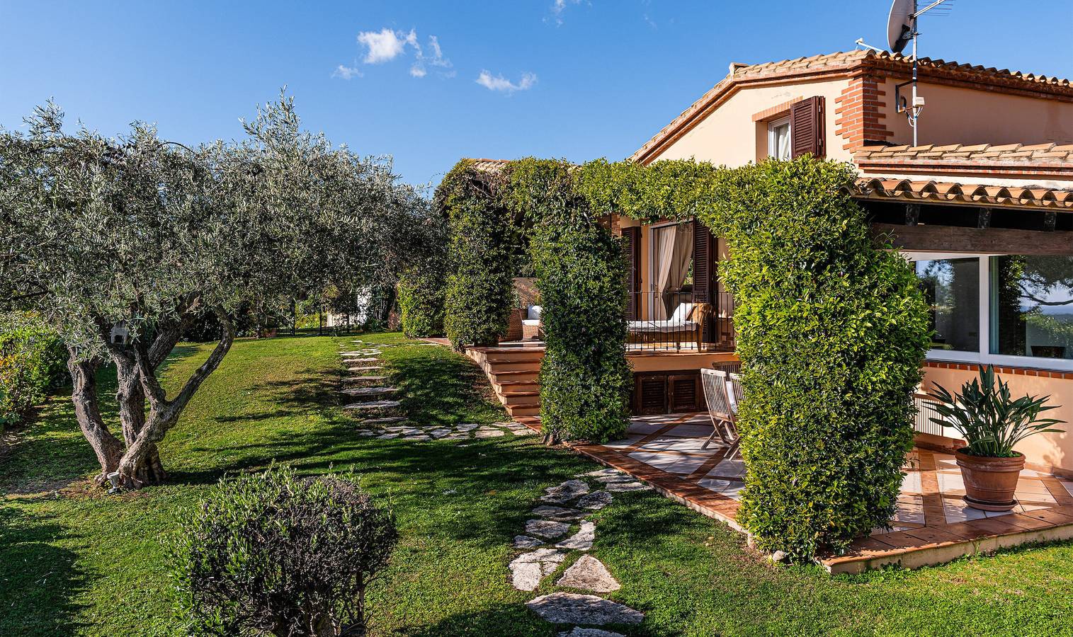Villa 'Jasmine' with Sea View, Wi-Fi and Air Conditioning in Is Molas, Pula region
