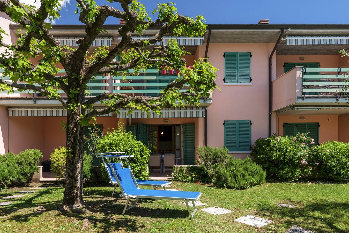 Ganze Wohnung, Regarda – Zweizimmerwohnung "Ortensia" in Lazise mit Pool und Garten in Lazise, Gardasee-Berge