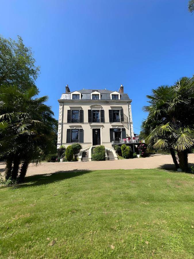 Maison de campagne pour 20 personnes, avec jardin et terrasse à Saint-Pavace
