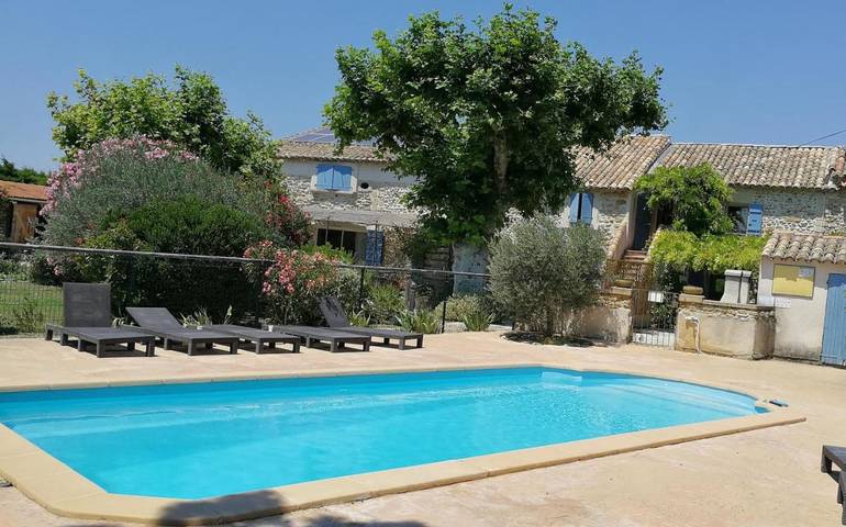 Gîte pour 7 personnes, avec Balcon et Terrasse ainsi que Jacuzzi et Jardin à Richerenches