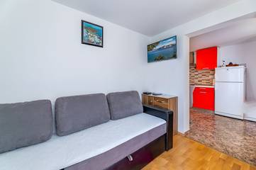 Apartment for 3 People in Baska, Croatian Adriatic, Photo 3