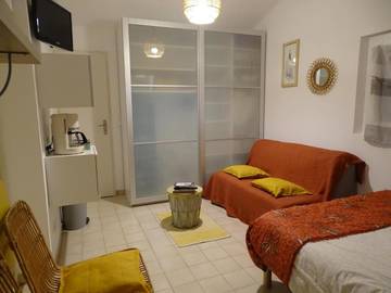 Chambre d’hôte pour 2 personnes, avec terrasse ainsi que jardin et piscine à Apt