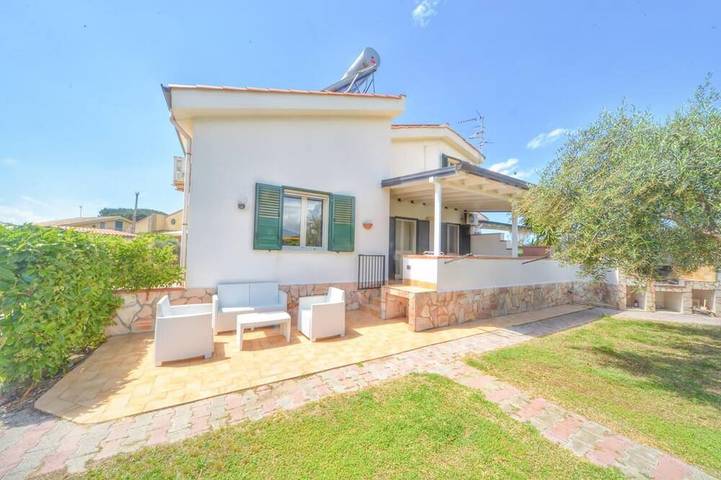 Ferienhaus für 6 Personen, mit Balkon und Pool