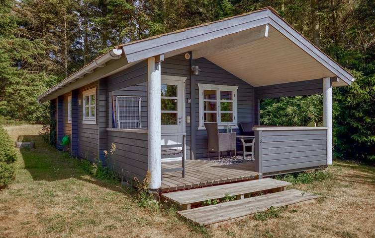 Ferieudlejning for 4 personer, med have i Hasle