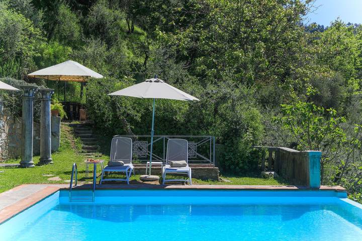 Villa with pool for 14 people, with terrace and garden in Lucca