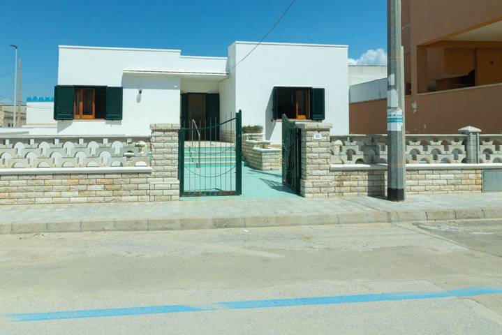Casa Vacanza Sea Front  in Spiaggia di Torre Pali (Salve), Salve