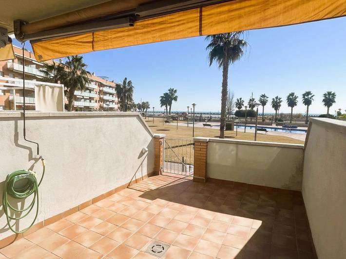 Apartamento para 5 personas, con Balcón y Terraza además de Jardín y Piscina para niños en Cubellas