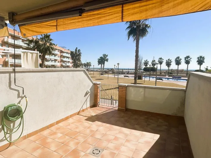 Apartamento de vacaciones para 5 personas, con piscina para niños y piscina además de jardín y vistas - 1