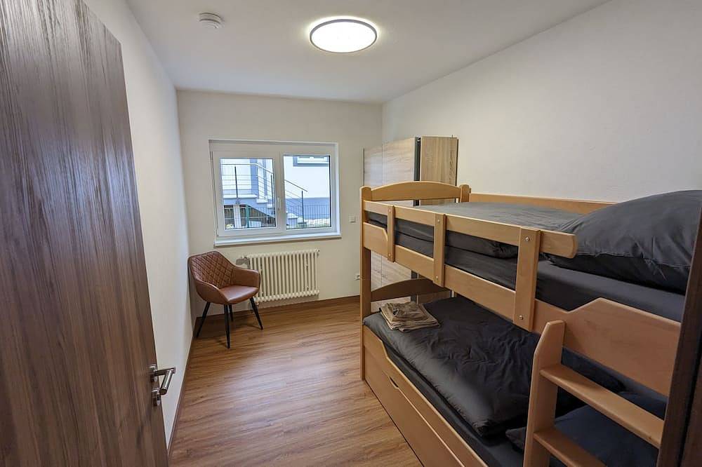 Ganze Wohnung, Ferienwohnung (1) Eg - 80 qm - mit Garten - direkt am Bahnhof in Europa-Park, Ringsheim