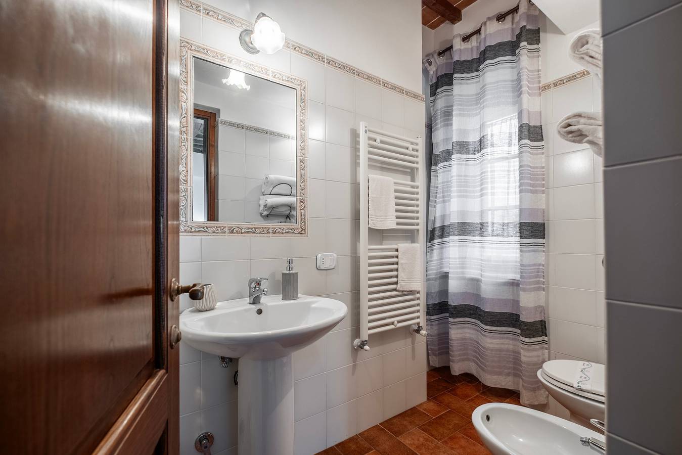 Ganze Wohnung, Ferienwohnung 'Tiffany' mit Pool und gemeinsamem Garten in Semproniano, Grosseto Provinz