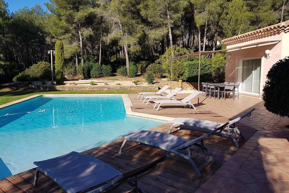 Villa Eléonore, plage à pied, vue mer, piscine in Saint-Cyr-sur-Mer, Côte méditerranéenne (France)