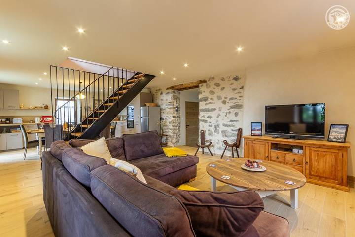 Gîte pour 8 personnes, avec Balcon et Terrasse dans Bauges - 3