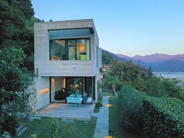 Vacation rental for 4 people, with Balcony and Terrace as well as Yard and Lake view in Lago Maggiore