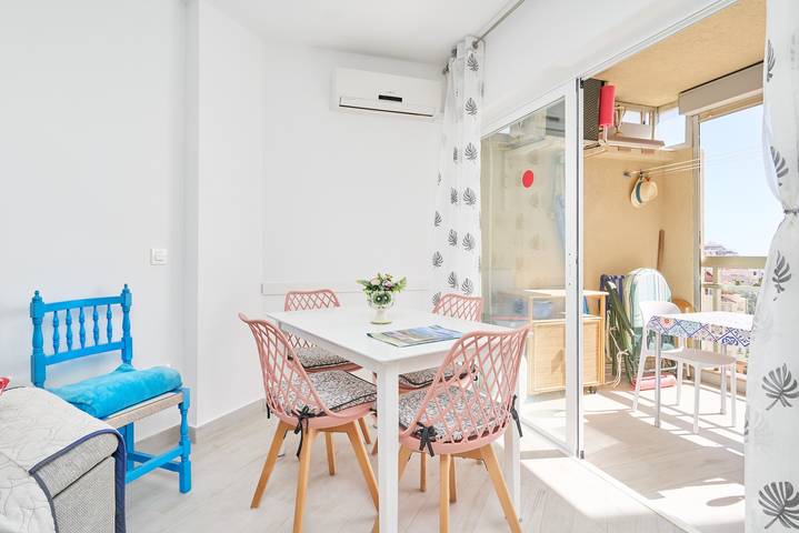 Apartamento entero, Apartamento 'Il Mare' con vistas al mar, piscina comunitaria y Wi-Fi in Playa San Cristobal, Almuñecar