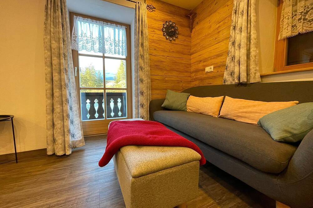 Ganze Wohnung, Ferienwohnung Nr. 2, 1-4 Personen, 40 qm, Dusche/Wc, Balkon, Tv, 1 Schlafzimmer + 1 Wohnschlafzimmer, Obergeschoss in Hintersee, Ramsau bei Berchtesgaden