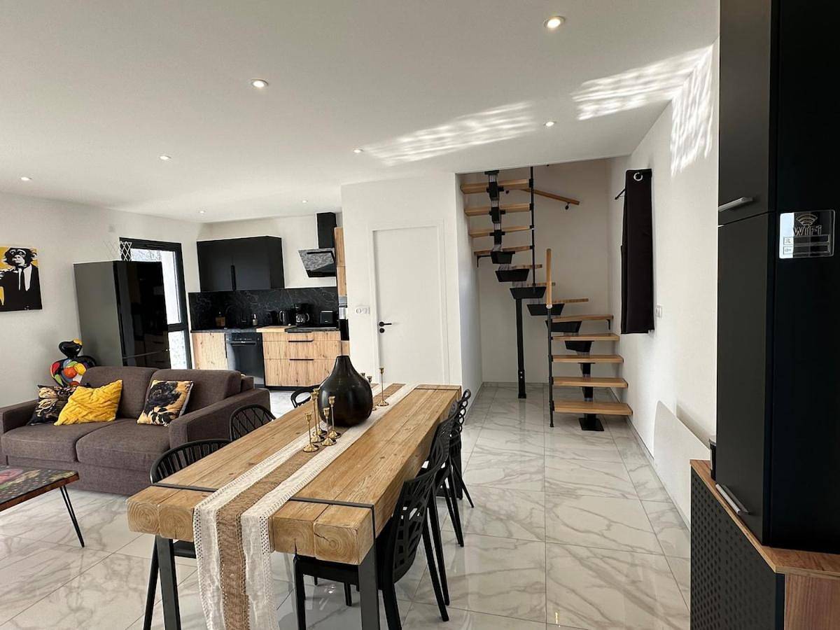 Appartement entier, Le Refuge du Léman, Duplex neuf de 80m 2, à 10 minutes de Geneve pour 1 à 6 personnes in Douvaine, Région de Thonon-les-Bains