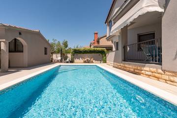 Villa for 8 People in Zadar city, Zadar (Municipality), Photo 2