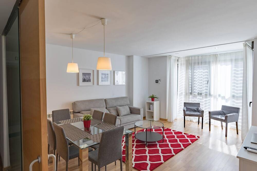 Entire apartment, Las Tablas - 3 Bedrooms with terrace in Punto de Atención al Ciudadano, Madrid