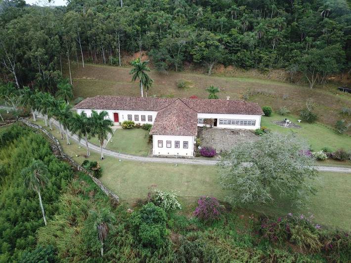 Casas e apartamentos de temporada para 6 pessoas, com jardim e vista e ainda vista para o lago and piscina em Vassouras