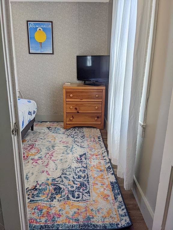 Adorable 1 bd Cottage for a fun couple's getaway, Central location, Dog Friendly in Kitty Hawk, Dare County