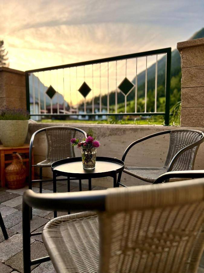 Ferienwohnung für 4 Personen, mit Terrasse und Pool sowie Ausblick in St. Leonhard im Pitztal