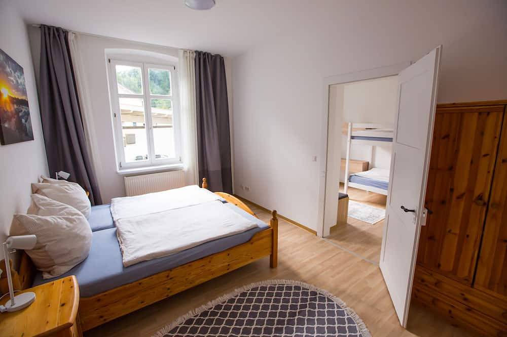 Ganze Wohnung, Familienurlaub mit viel Platz in stilvoller Altbauvilla in Sigmarszell, Bayerisch Schwaben