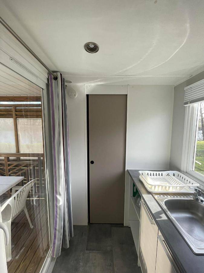 Location de vacances pour 4 personnes, avec piscine ainsi que terrasse et vue, adapté aux familles dans Ébreuil - 4