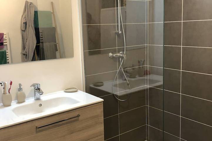 Gîte pour 6 personnes, avec terrasse à Verchaix - 4