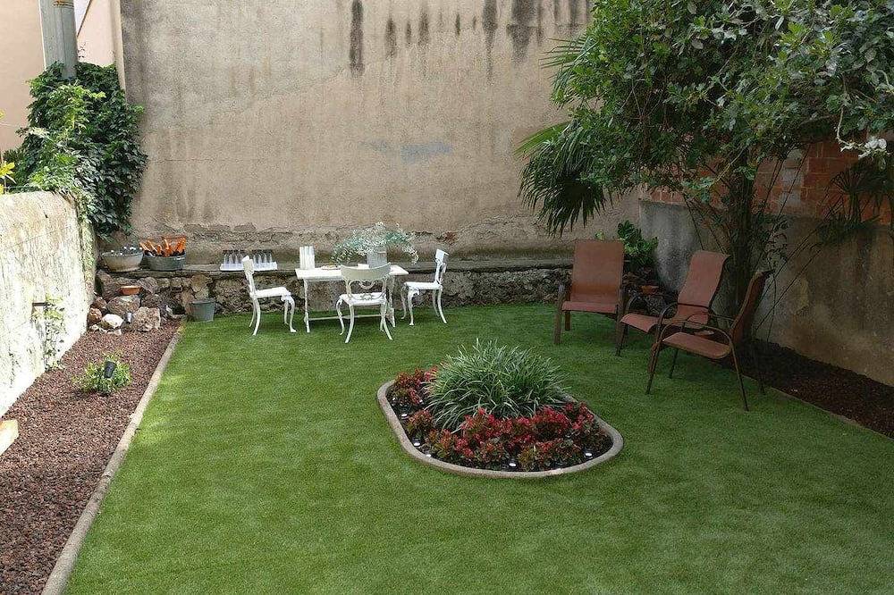 Apartamento entero, El Campaner, con acceso a piscina interior in Olot, Parc Natural de Zona Volcànica de la Garrotxa