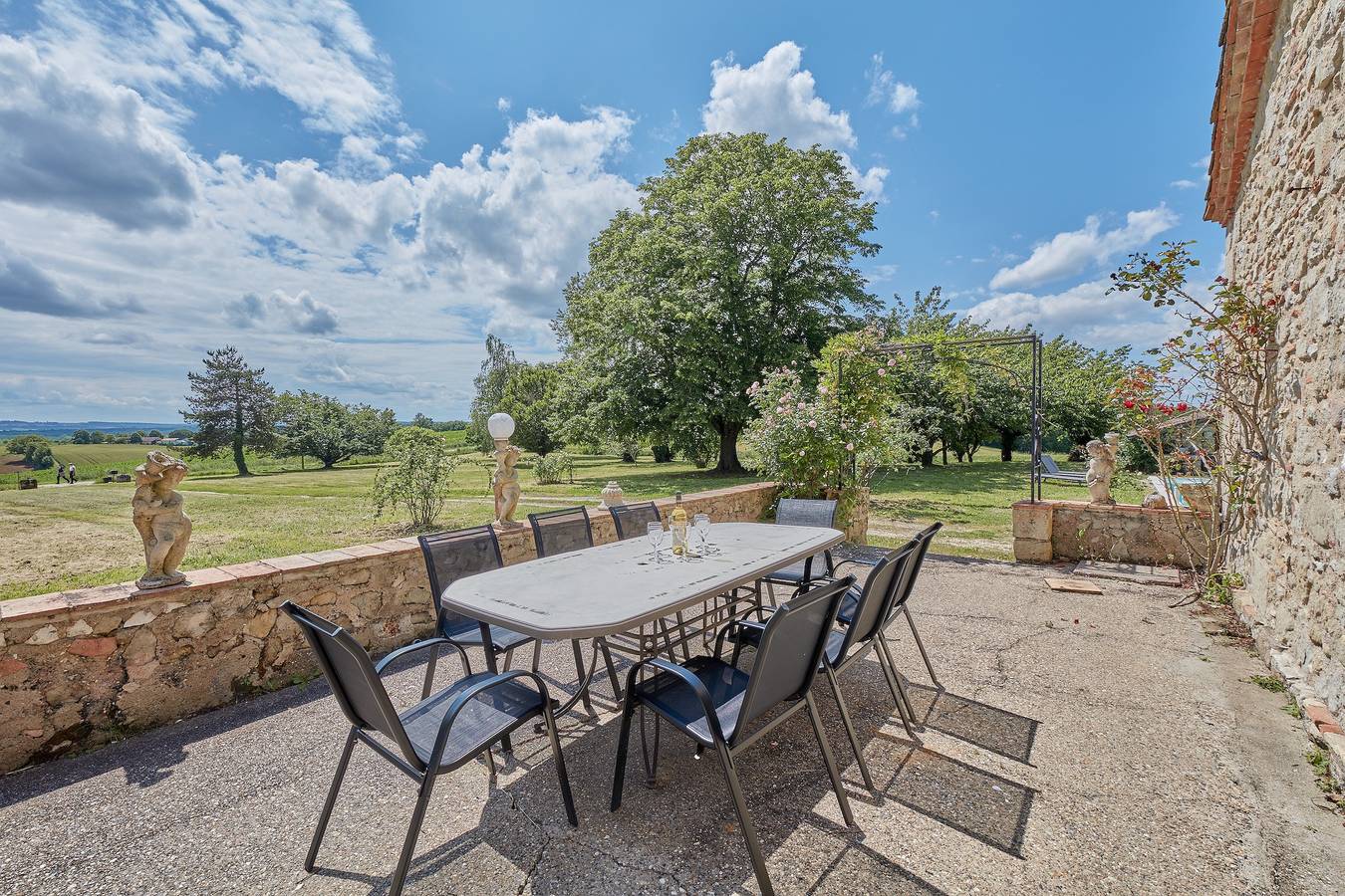 Ferienhaus für 11 Personen mit Terrasse in Tombebœuf, Villeneuve-sur-Lot und Umgebung