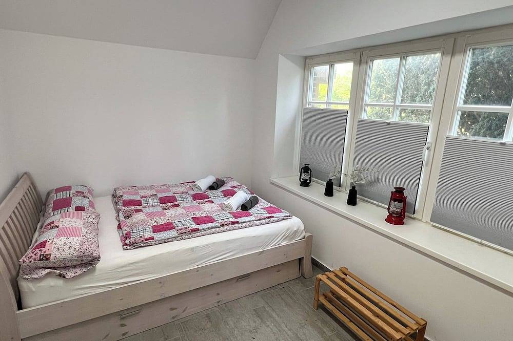 Friesenhaus Ebbe – Nordseezeit. Natur. Kamin. Garten. in Stadland, Wesermarsch