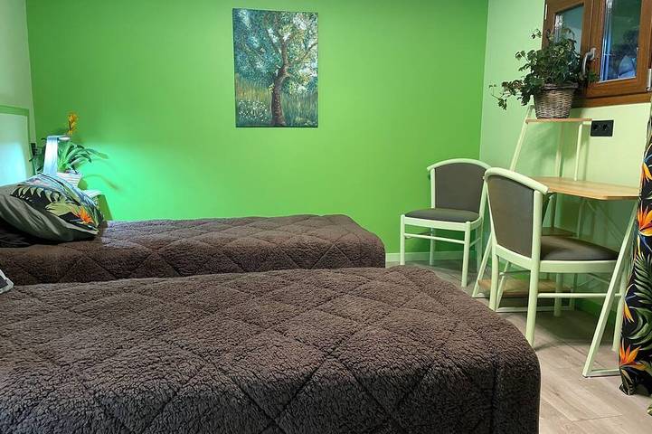 Gîte pour 5 personnes, avec piscine ainsi que jardin et terrasse à Villette-sur-Ain - 3