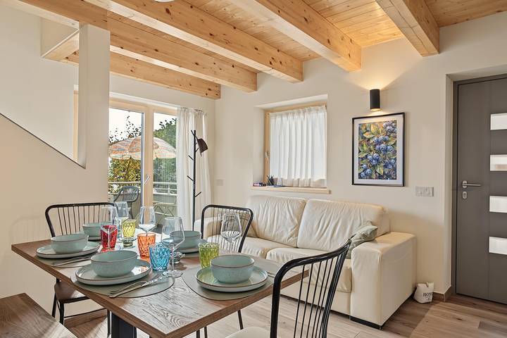 Holiday home 'Casa Mirtillo' with balcony, Wi-Fi and air conditioning in Tassullo, Ville d'Anaunia