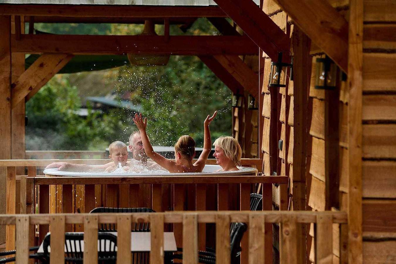 Luxuriöses 4-Personen-Ferienhaus auf Stelzen mit Außen Spa in Uden, Nordbrabant in Uden, Nordbrabant