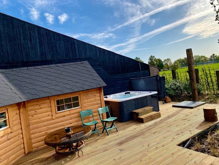 Ferienhaus für 6 Personen, mit Whirlpool und Terrasse sowie Garten
