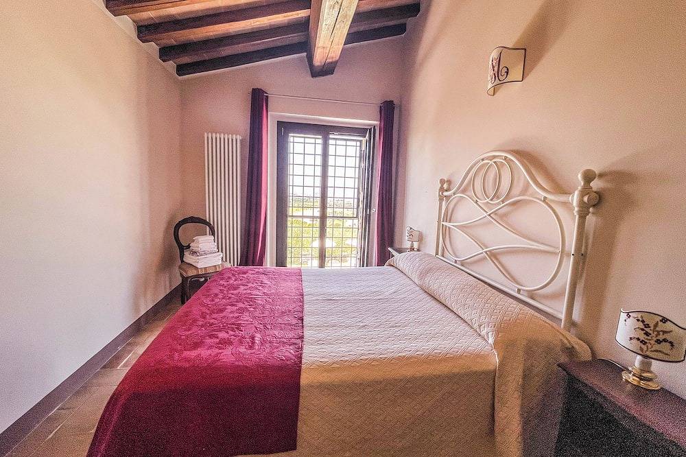 House With Private Pool and Fenced Garden in Quiet Location. Panoramic Views in Perugia Province