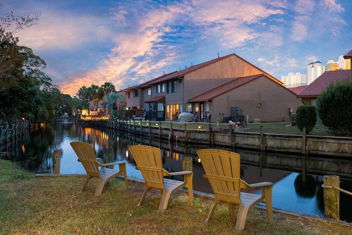 Vacation home for 10 people, with pool and yard as well as balcony in Panama City Beach