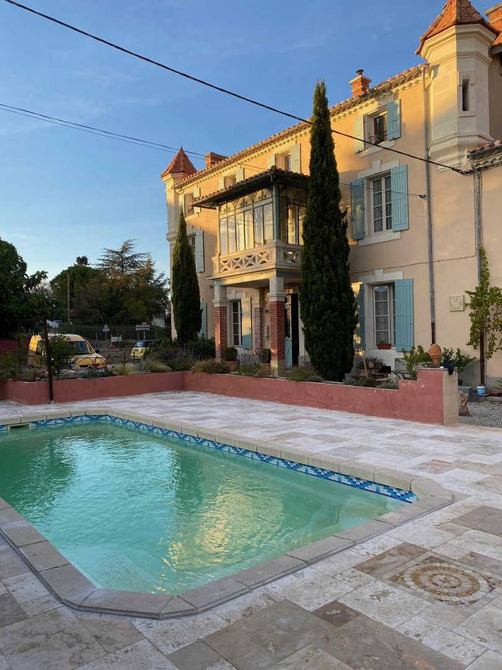 Gîte pour 15 personnes, avec Terrasse ainsi que Jardin et Piscine