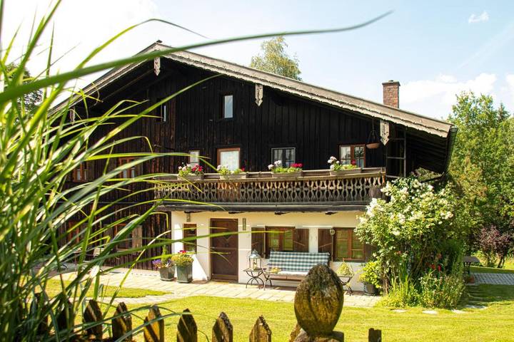 Ferienwohnung für 6 Personen, mit Balkon und Terrasse sowie Garten und Ausblick in Hebertsfelden