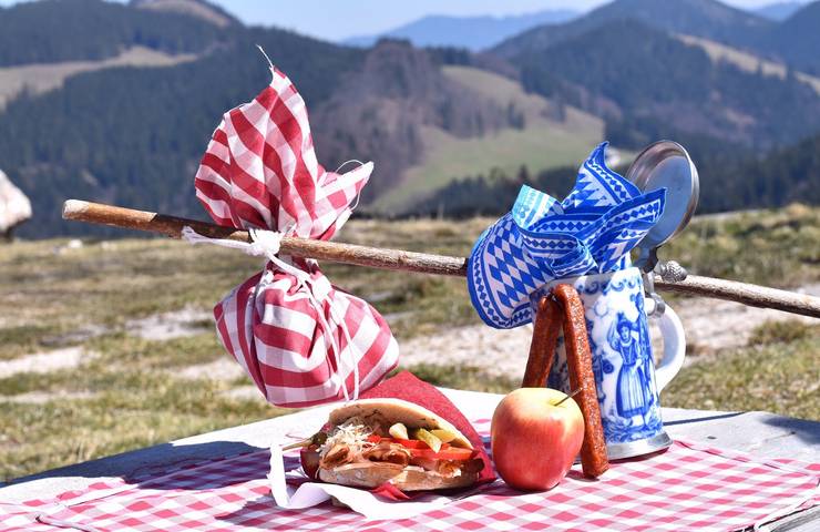 Bründling-Alm Berggasthof auf 1167m auf dem Hochfelln - Matratzenlager 20 qm in Bergen (Chiemgau), Chiemsee