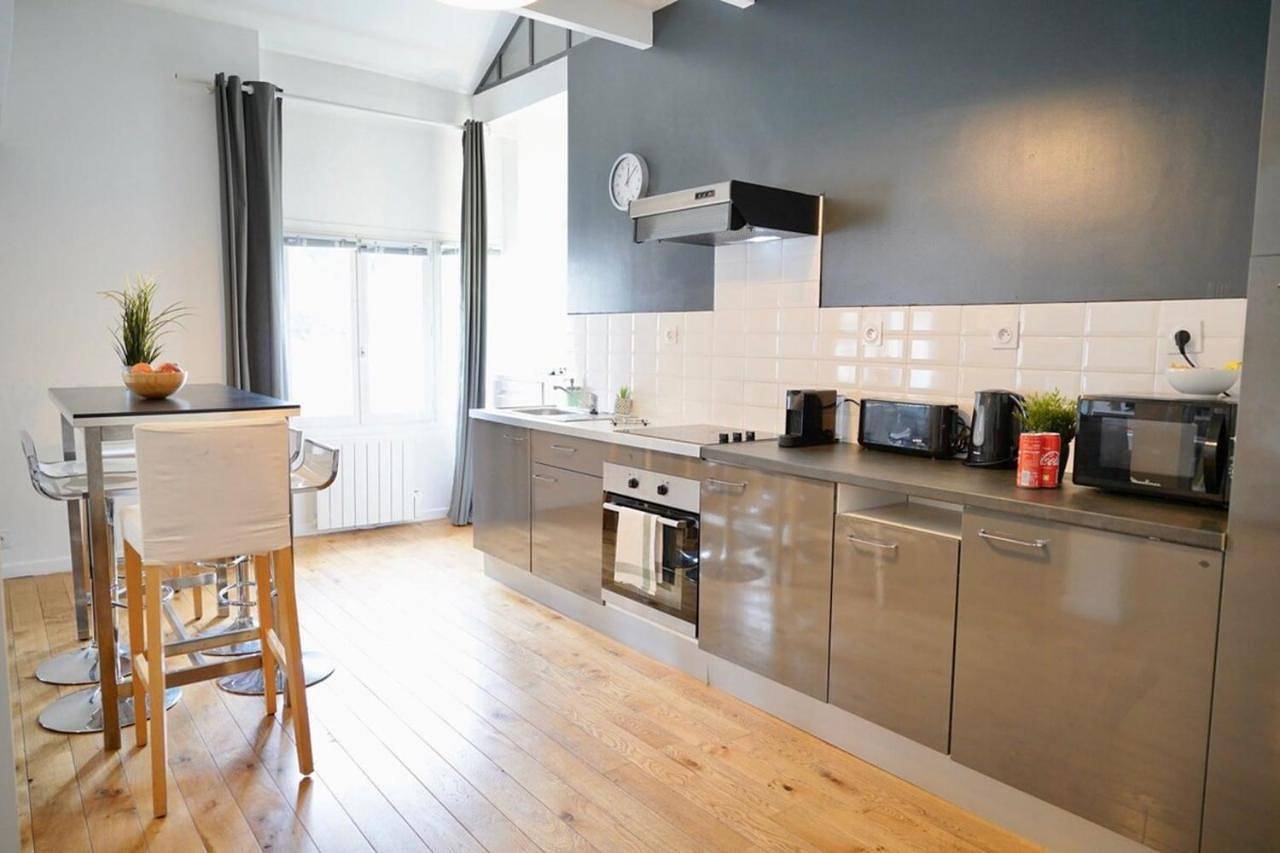 Appartement entier, Apartment in Saint-Didier-au-Mont-d'Or, Lyon et ses environs