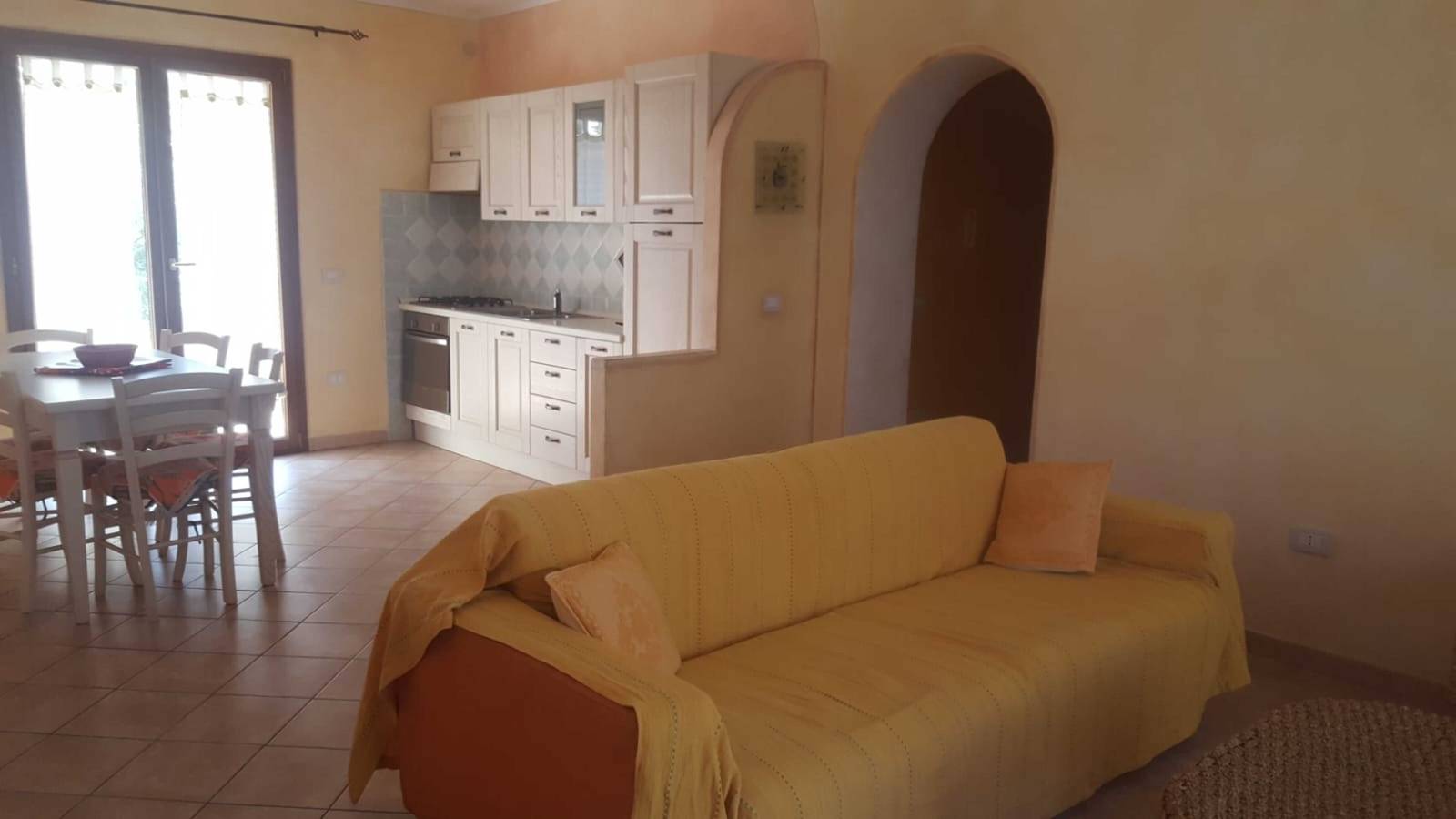 Appartamento intero, Appartamento 'Trilocale Stella La Maddalena' con terrazza privata, Wi-Fi e aria condizionata in Parco Nazionale dell'Arcipelago di La Maddalena, Isola della Maddalena