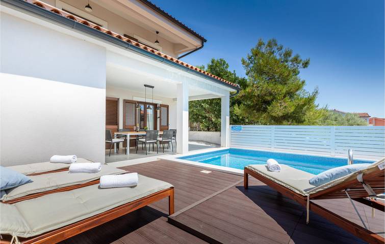 Ferienhaus für 6 Personen, mit Terrasse und Pool in Peroj - 2