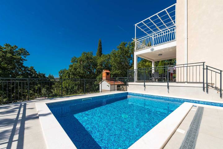 Villa pour 6 personnes, avec jardin et piscine, adapté aux familles à Srebreno - 2