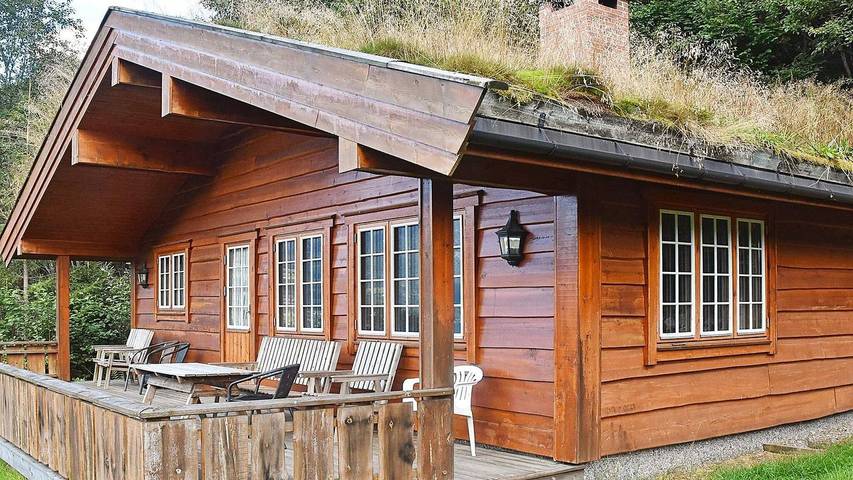 Feriehus for 7 personer, med terrasse i Olden